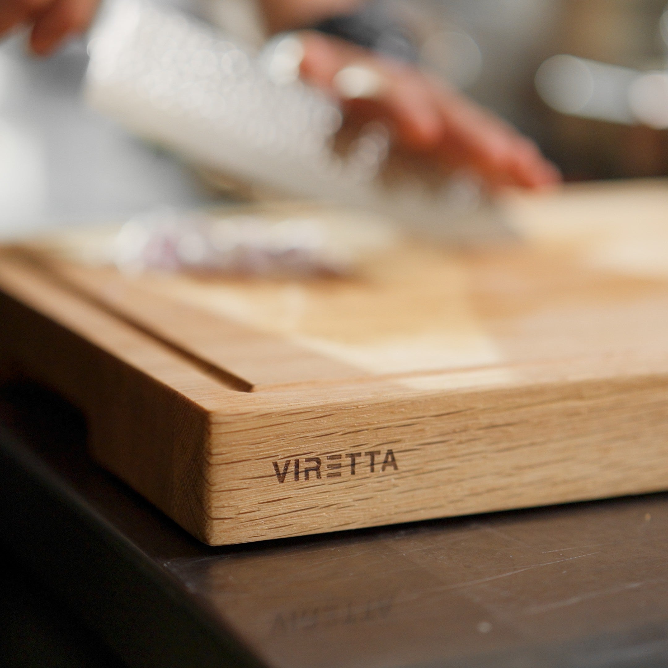 Schneidebrett mit Saftrille - Eiche