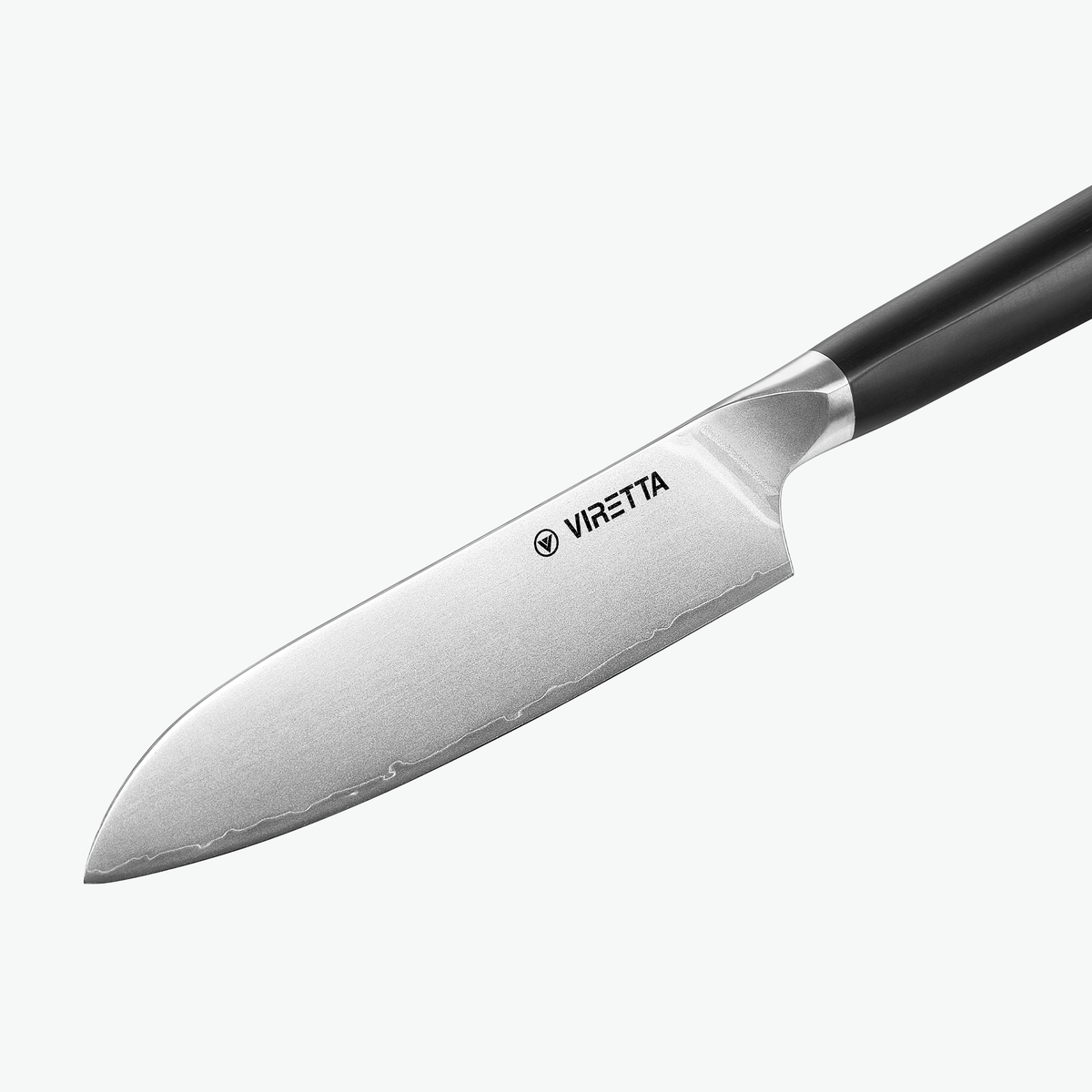 Wellenlinie entlang der Schneide des Shōjin Aira Santokumessers, Nahaufnahme
