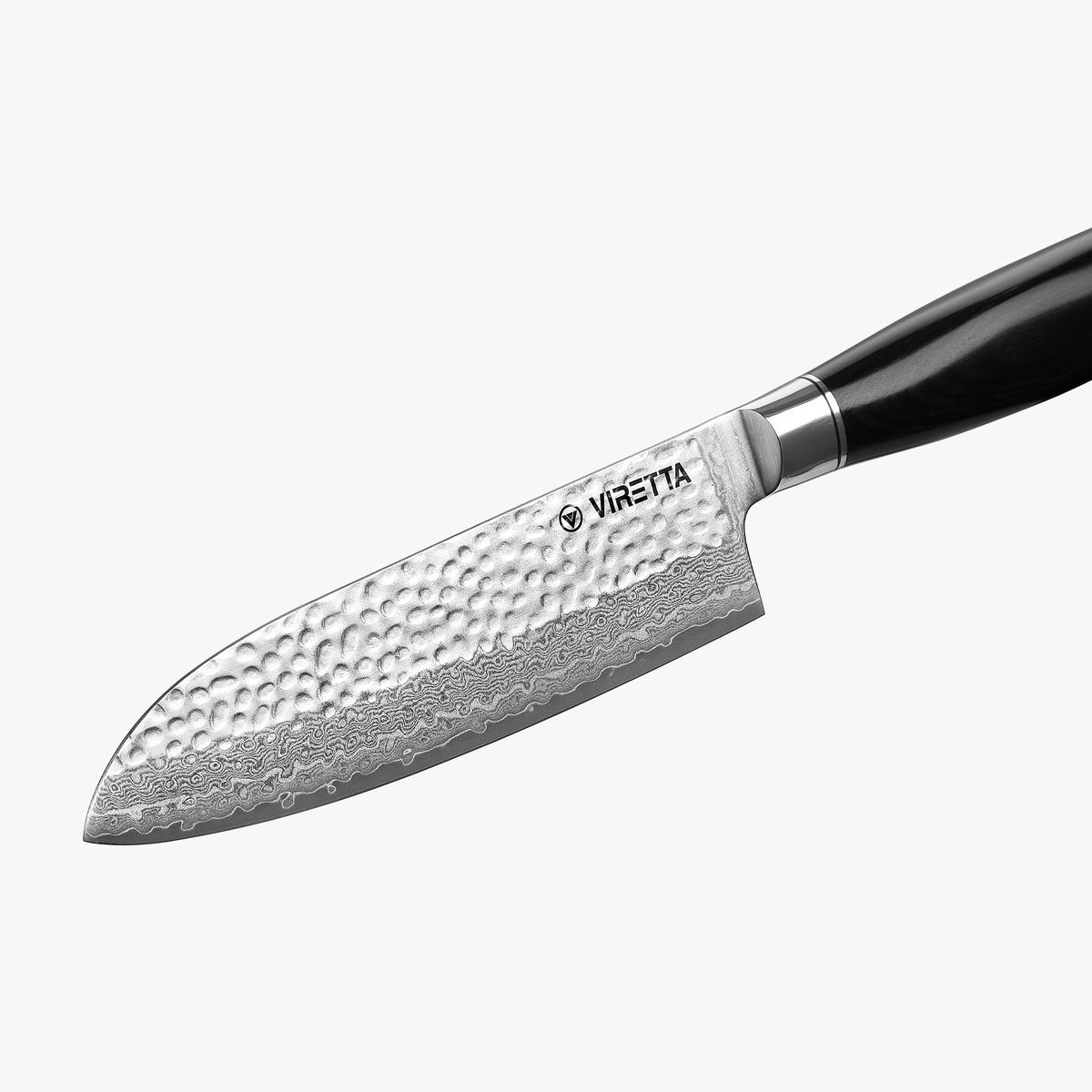 Gehämmerte Klingenoberfläche am Shōjin Taru Santokumesser, Nahaufnahme