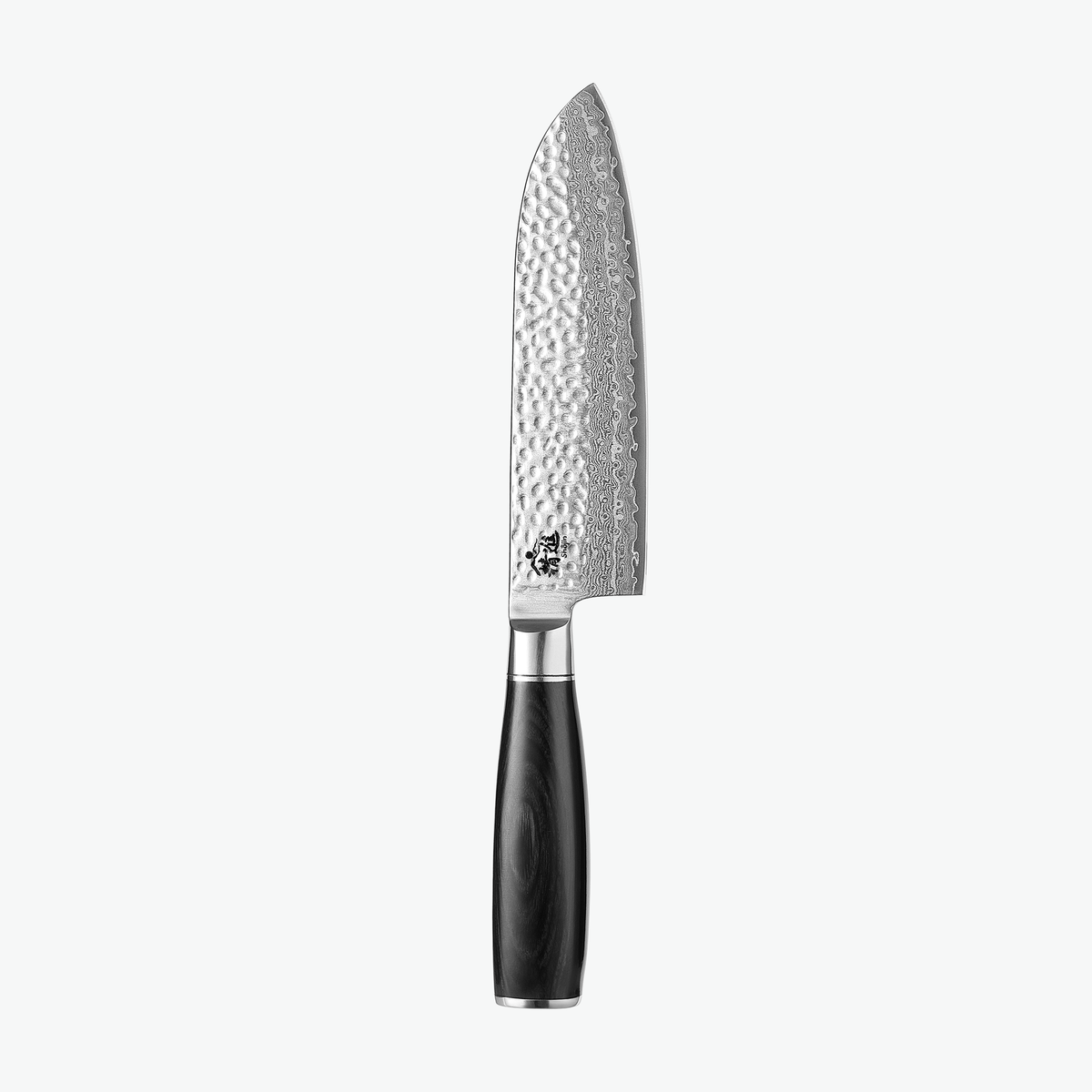 Shōjin Taru Santokumesser, 18 cm, von vorn auf hellem Hintergrund
