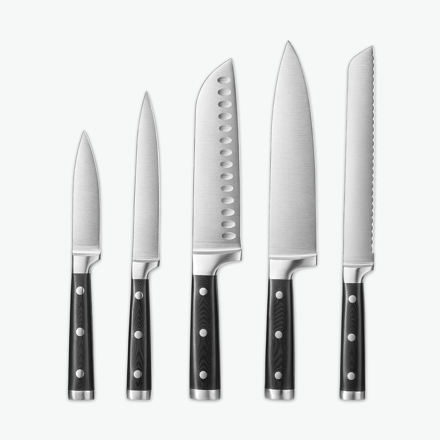 Classic Messerset – Chef: Gemüsemesser, Universalmesser, Santokumesser, Kochmesser und Brotmesser nebeneinander