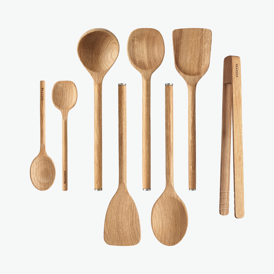 Das Chef-Set aus Eiche mit Löffeln, Pfannenwendern und Küchenzange, von oben
