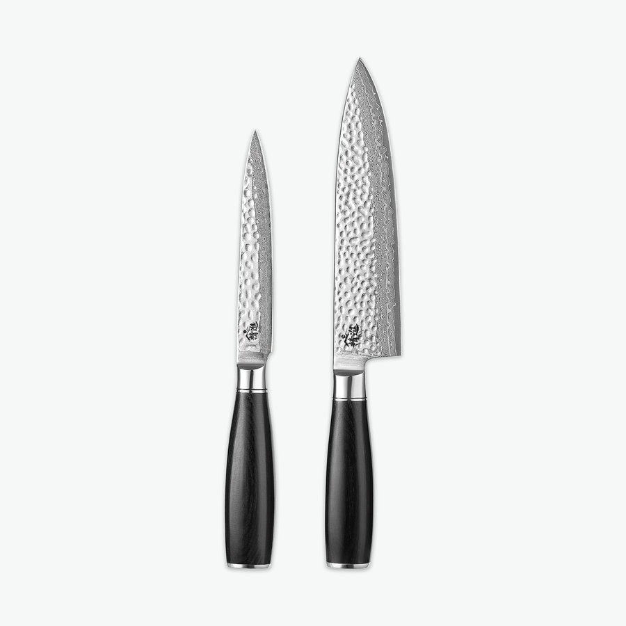Shōjin Taru Messerset – Duo: Universalmesser und Kochmesser auf hellem Hintergrund