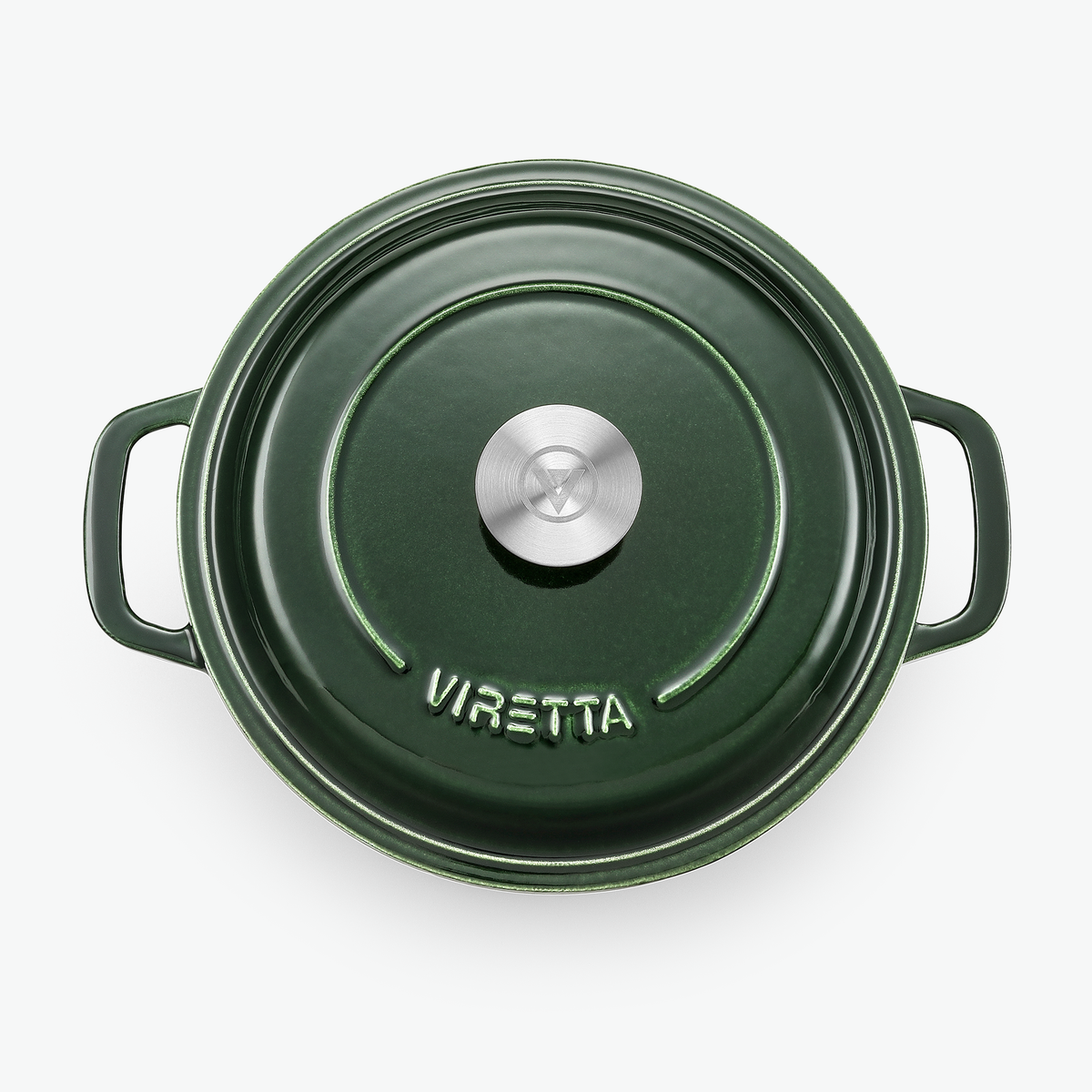Deckel des Gusseisentopfs in Moosgrün mit Edelstahlknauf und geprägtem Logo, von oben