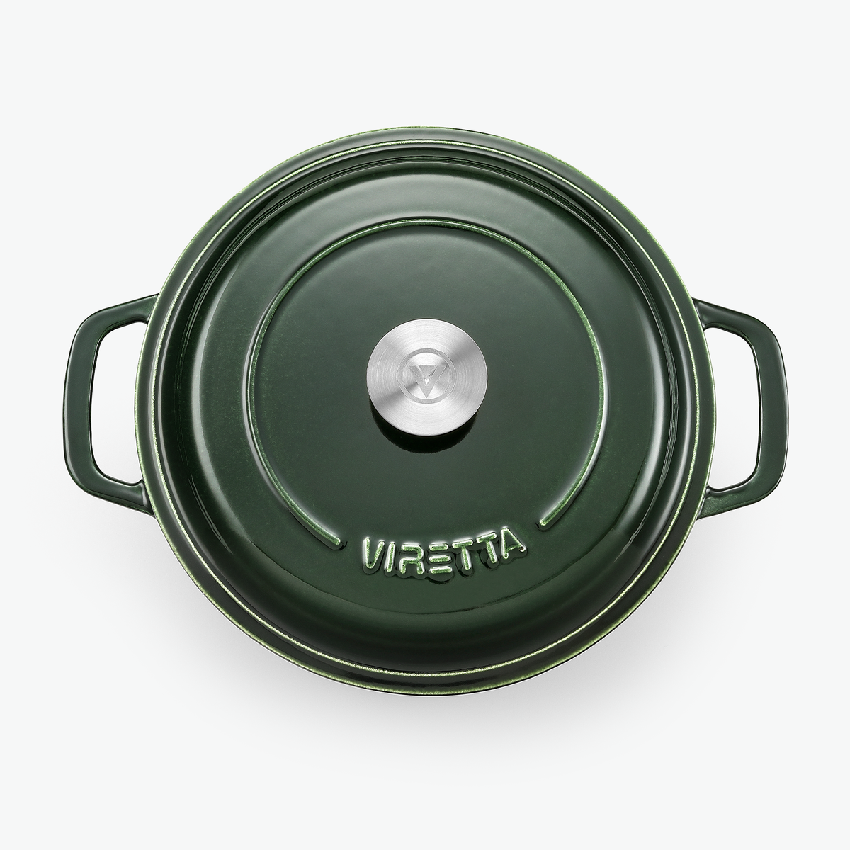 Deckel des Gusseisentopfs in Moosgrün mit Edelstahlknauf und geprägtem Logo, von oben