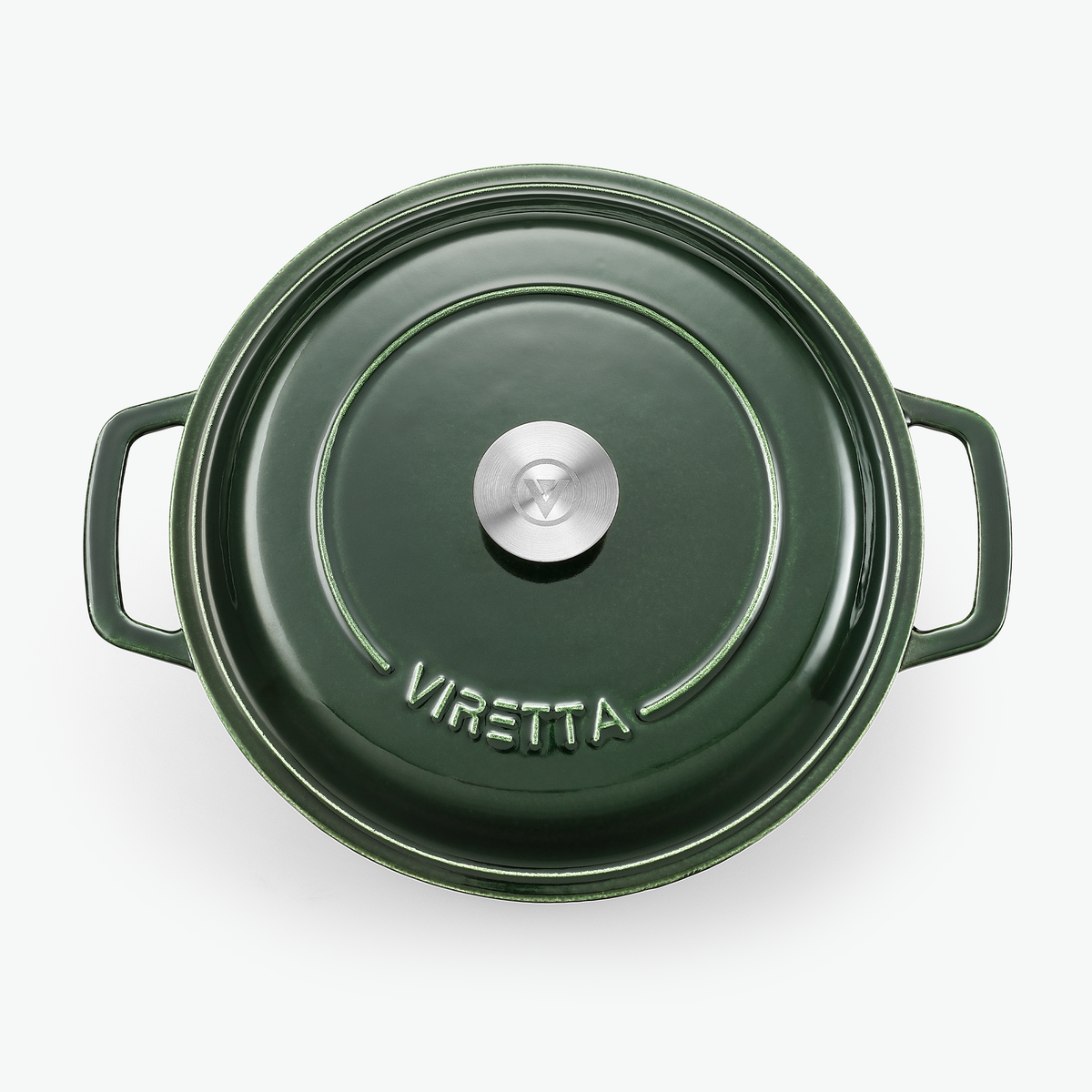 Deckel des Gusseisentopfs in Moosgrün mit Edelstahlknauf und geprägtem Logo, von oben