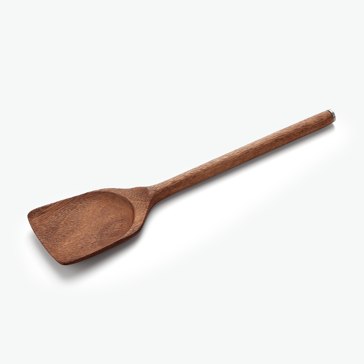 Großer Holzpfannenwender aus Walnuss aus dem Set, Schrägansicht