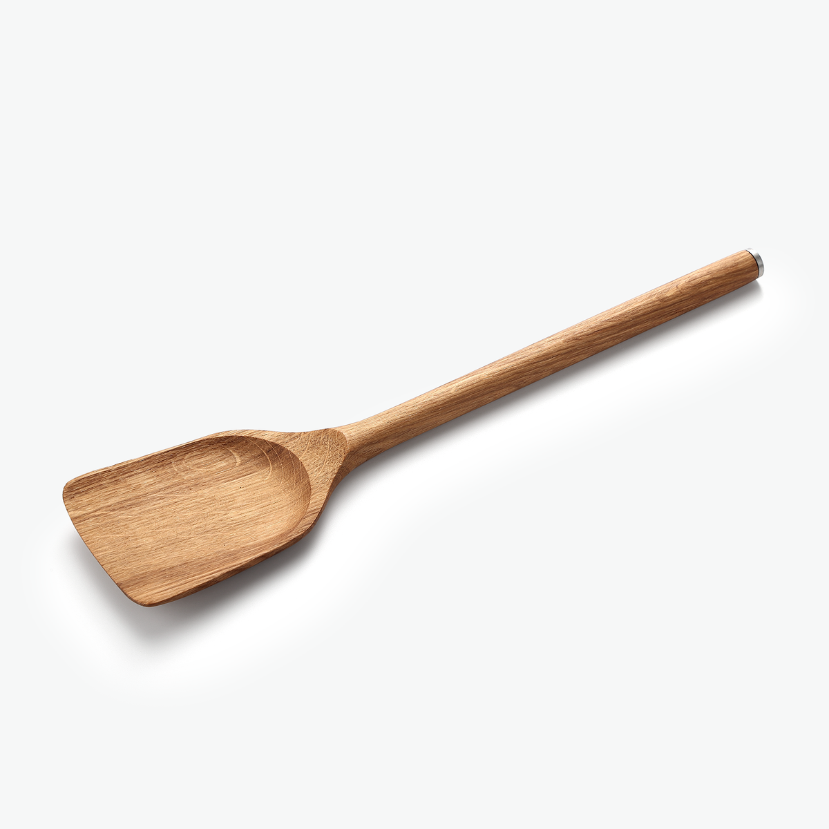 Großer Holzpfannenwender aus Eiche aus dem Set, Schrägansicht