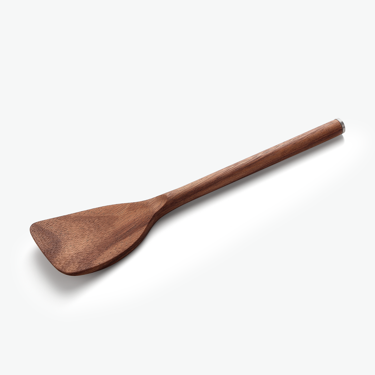 Holzpfannenwender aus Walnuss aus dem Set, Schrägansicht