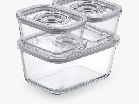 Drei Vakuumbehälter aus Glas mit grauen Deckeln